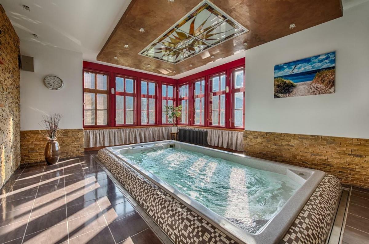 Hotel Zlaty Orel Ostravice Exteriör bild