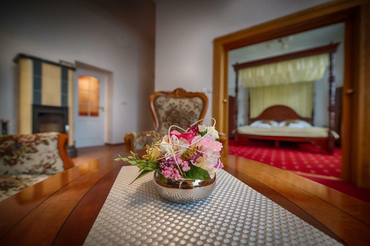 Hotel Zlaty Orel Ostravice Exteriör bild