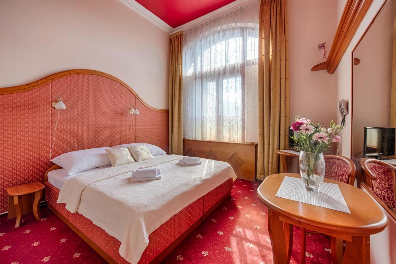 Hotel Zlaty Orel Ostravice Exteriör bild