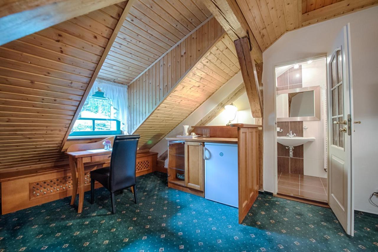 Hotel Zlaty Orel Ostravice Exteriör bild